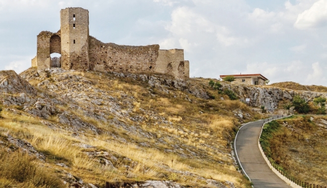 Aventură off-road, pe dealurile de la poalele Cetății Enisala - enisala-1503665067.jpg