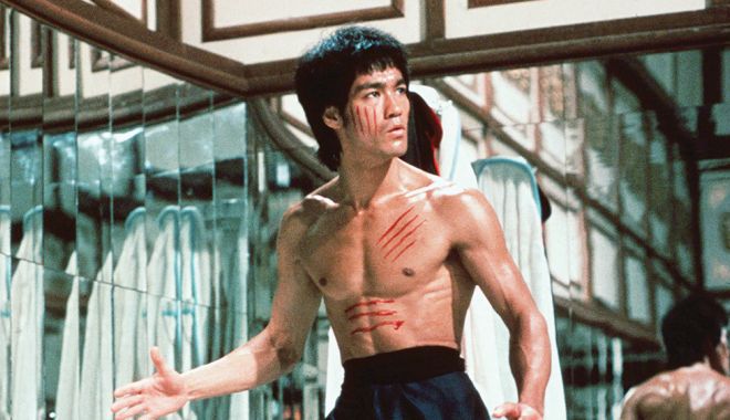 Descoperire importantă! Cercetătorii susțin că Bruce Lee a murit pentru că a băut prea multă apă! - enterthedragonbrucelee-1668871385.jpg