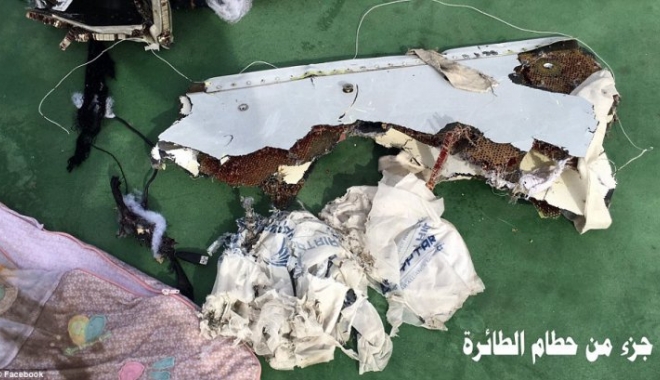 Primele IMAGINI ale epavei avionului EgyptAir, cu 66 de persoane decedate - epava3-1463903561.jpg