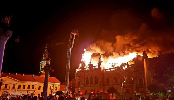 Incendiu devastator la Oradea. A ars Palatul Episcopiei greco-catolice - episcop-1535267565.jpg