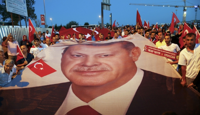 Partidul de guvernământ AKP a ordonat epurări  în rândul membrilor săi, care au legături cu Gulen - epurariturcia-1470399552.jpg