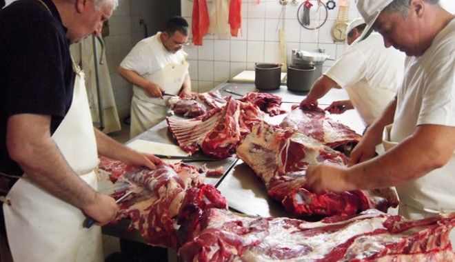 VIDEO/ Carne de MĂGAR vândută drept carne de VITĂ, în CONSTANȚA - er-1361430597.jpg