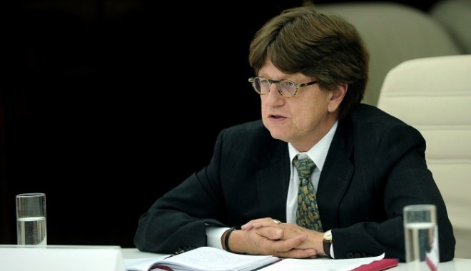 O echipă a FMI vine mâine la București - erikdevrijer-1352102047.jpg