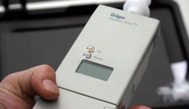 Șofer de 54 de ani, reținut de poliție după ce etilotestul a arătat 3,66mg/l - etilotest-1627734377.jpg