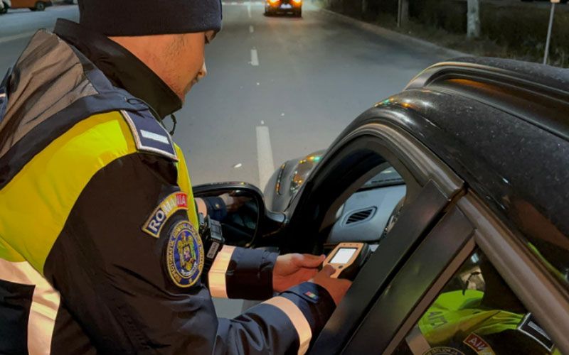 Peste 1.800 de testări pentru alcool efectuate de polițiștii constănțeni - etilotest79faba42-1767009663.webp
