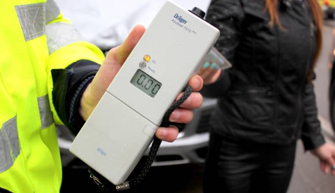 Beat criță la volan? Ce povești inventează șoferii pentru a scăpa de polițiștii rutieri - etilotestdragertestarealcolemie-1453482244.jpg