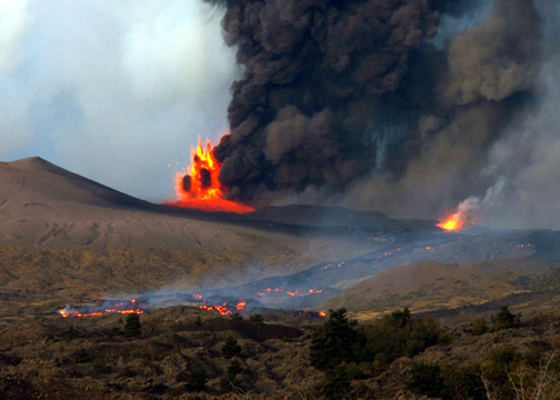 Alertă în Europa: Vulcanul Etna se pregătește de erupție - etna-1325766925.jpg