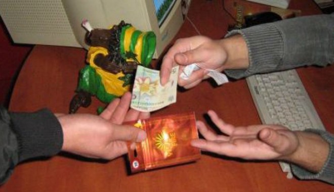 Percheziții la traficanții de etnobotanice. Au vândut droguri elevilor și studenților - etnobotanice162793100-1358771293.jpg
