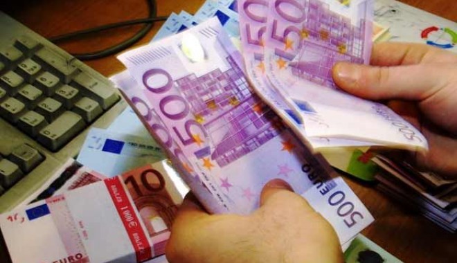 Euro - creștere de 0,07% față de leu - eu-1346851521.jpg