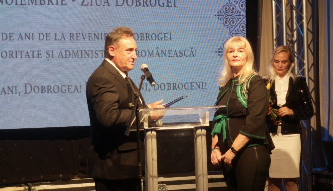 Redactorul șef al ziarului Cuget Liber, Carmen Mocanu, premiat la GALA “ZIUA DOBROGEI”. Iată cine a mai primit premii! - eu-1699993453.jpg