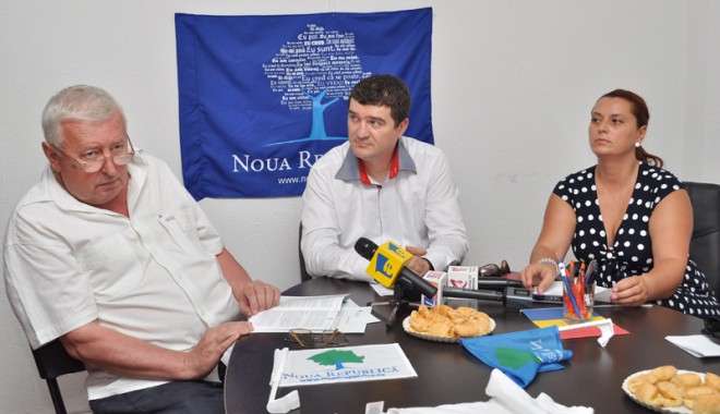 Membrii Noii Republici Constanța vor participa la mitingul pentru susținerea lui Băsescu - eugenbarbucatalinanghellaurazade-1342541374.jpg