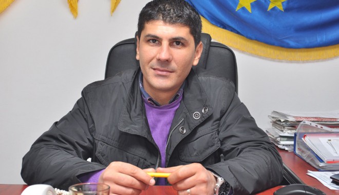 Cel mai tânăr primar din județ ține pasul cu veteranii - eugenberbecprimarvulturu10-1320955811.jpg