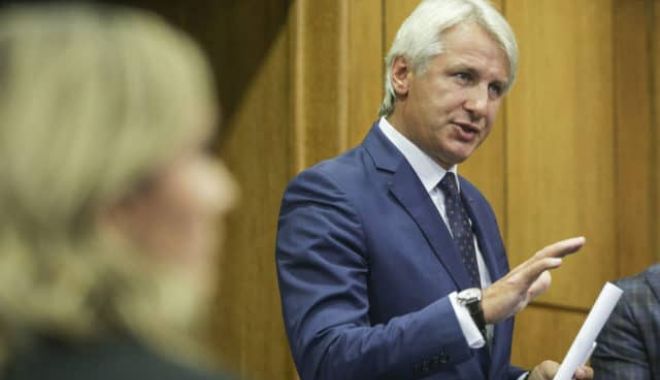 Teodorovici și-a anunțat, la Neptun, intenția de a candida la prezidențiale. Dăncilă: Săptămâna viitoare încep sondajele - eugenteodorovici-1561216791.jpg
