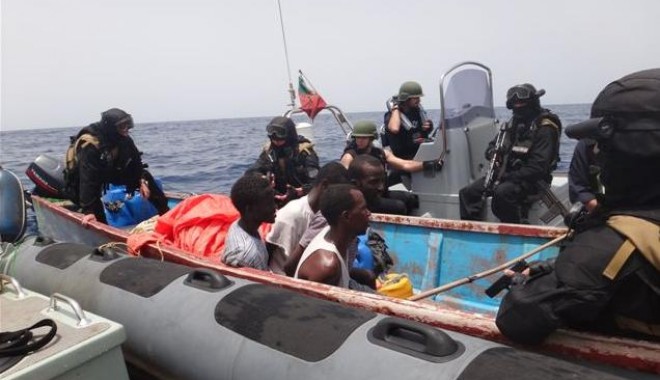 Ziua Maritimă Mondială - sub semnul luptei împotriva fenomenului pirateriei - eunavfordisruptpirates-1316874175.jpg