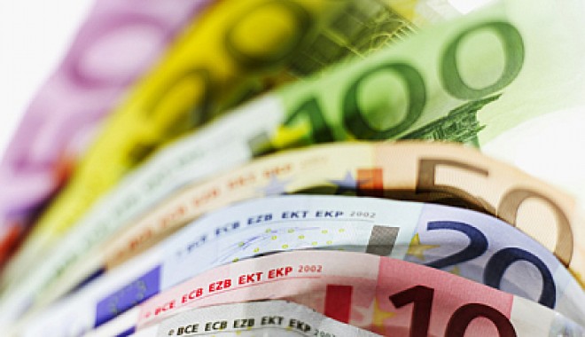 Află cu cât s-au redus depozitele în valută - euro-1322130281.jpg