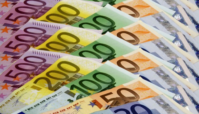 Moneda națională s-a apreciat în raport cu euro - euro-1346324240.jpg