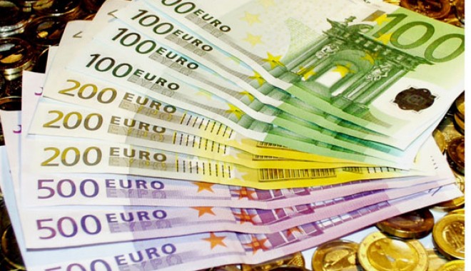 Euro rămâne peste 4,5 lei - euro-1348051127.jpg