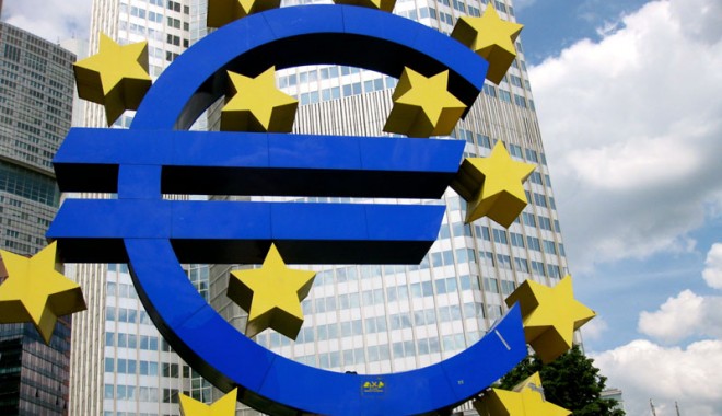 Zona euro ar putea depăși criza în următorii trei ani - euro-1355752282.jpg
