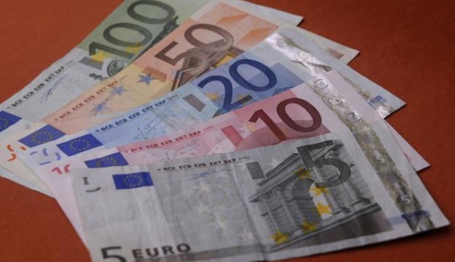 Euro, sub 4,4 lei - euro-1360755891.jpg