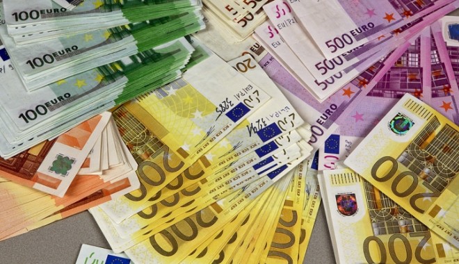 Euro rămâne la 4,39 lei - euro-1365763225.jpg