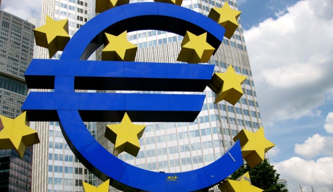 Măsurile de austeritate au redus deficitul guvernamental în zona euro și UE în 2012 - euro-1366635235.jpg
