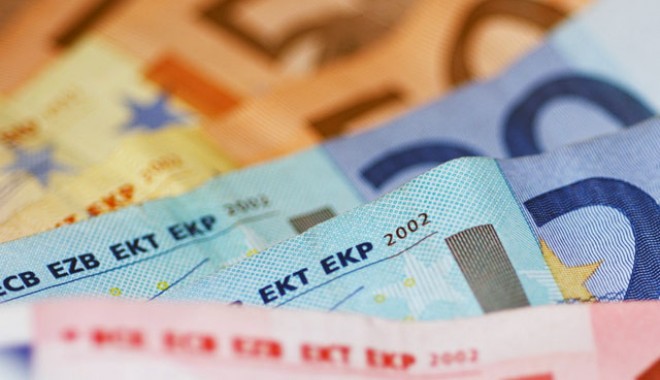 Euro s-a mai întărit - euro-1366886614.jpg