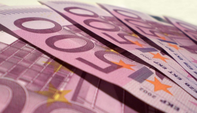 Euro începe să intre la apă - euro-1371034593.jpg