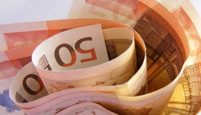 Guvernanții sprijină accesul la finanțare al IMM-urilor - euro-1428426603.jpg