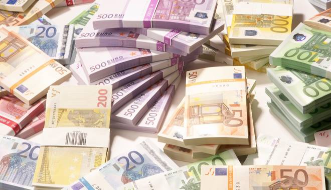 O octogenară a produs o pagubă de aproape un milion de euro. A rupt bancnotele înainte să moară - euro-1446746659.jpg