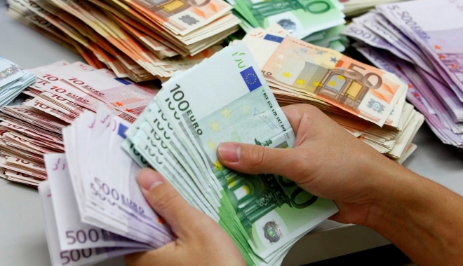 Jean-Claude Juncker propune introducerea salariului minim în Uniunea Europeană - euro-1485243350.jpg