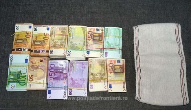 Tânără cercetată după ce a fost depistată la frontieră cu 242.000 de euro ascunși pe corp - euro1-1575541821.jpg