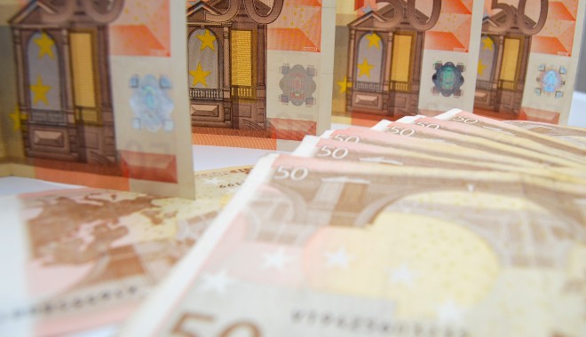 Euro rămâne la 4,44 lei - euro10-1373279277.jpg