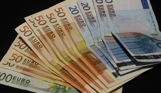 Euro rămâne peste 4,53 lei - euro10-1390395536.jpg