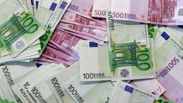 Euro tinde să ajungă iar la 4,5 lei - euro1345633051-1346669254.jpg