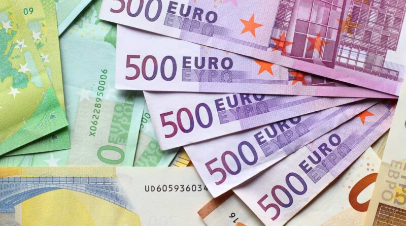 Români înșelați cu zeci de mii de euro prin metoda 