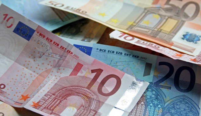 Euro se apreciază considerabil - euro5-1379414377.jpg