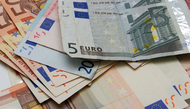 Euro a trecut peste pragul de 4,5 lei - euro5-1393852975.jpg