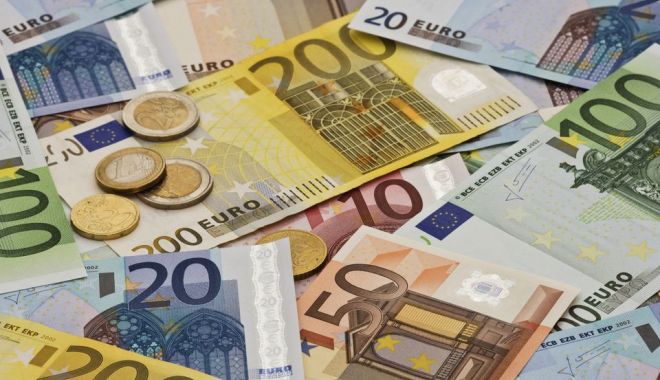 Un nou MAXIM ISTORIC pentru EURO: Moneda europeană a ajuns să coste 4.8242 de lei - eurobani-1584357384.jpg