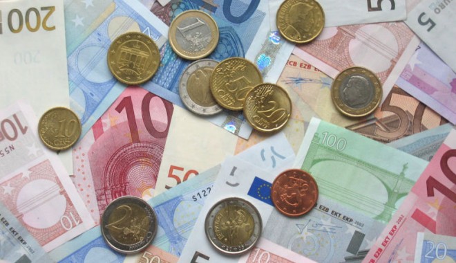 Euro, mai puternic - eurocoinsandbanknotes-1358769125.jpg