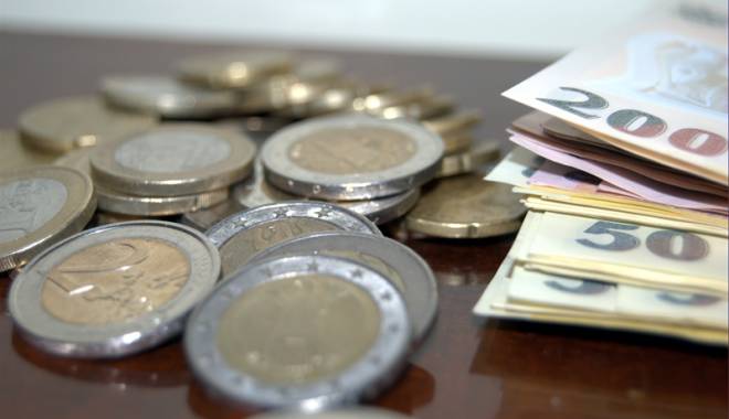 Cât de jos va cădea leul sub presiunea crizei din Grecia - euroleu-1435603429.jpg