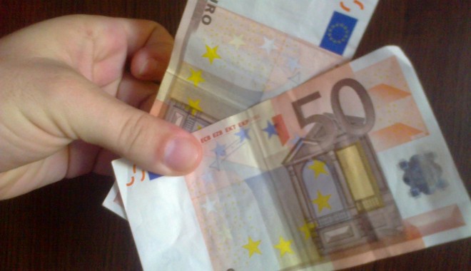 Euro a coborât sub pragul de 4,5 lei - eurom-1389180313.jpg