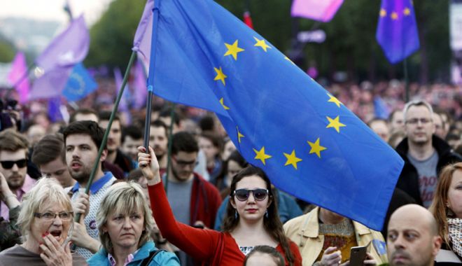 Europenii sunt consultați online privind direcția de mers a UE - europeniiconsultatijpeg-1525874759.jpg