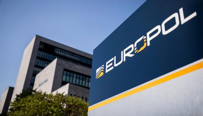 Liderii unei reţele de exploatare sexuală, arestaţi! O femeie a sărit de la fereastră în timp ce încerca să scape! - europolbuilding1-1664356357.jpg
