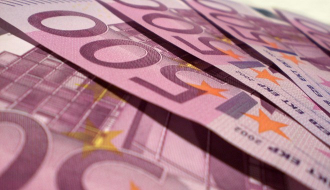 Datoria externă pe termen scurt a României a scăzut cu 1,6% - euros-1376352239.jpg