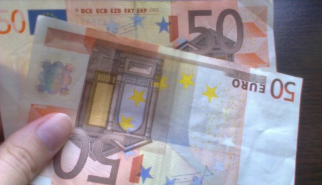 Euro se apreciază ușor - eurov3-1392638720.jpg