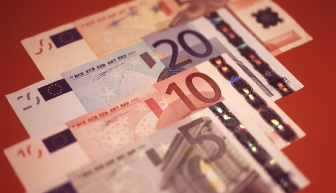 Euro rămâne și astăzi la 4,45 lei - eurox-1386767816.jpg