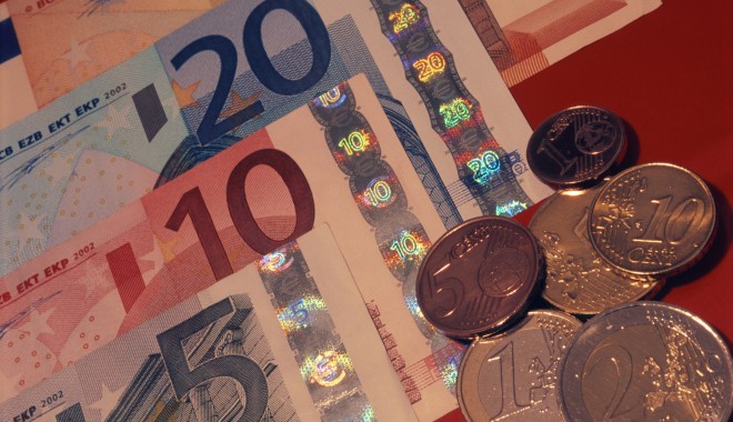 Euro își continuă aprecierea! - euroxx-1387366601.jpg