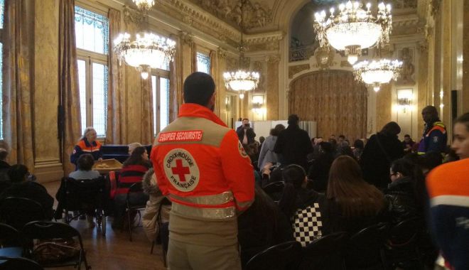 Evacuare de urgență la Paris. Peste 1.800 de persoane afectate - evacuaredeurgentaparis-1550529456.jpg