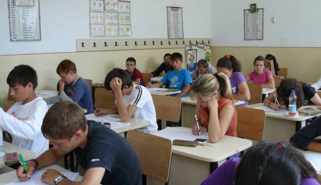Elevii de clasa a VIII-a intră în focuri: începe Evaluarea Națională! - evaluarenationala-1434726202.jpg
