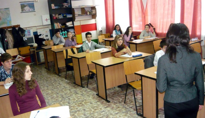 Cinci elevi au susținut proba cu subiecte de rezervă - evaluarenationala3-1372172027.jpg